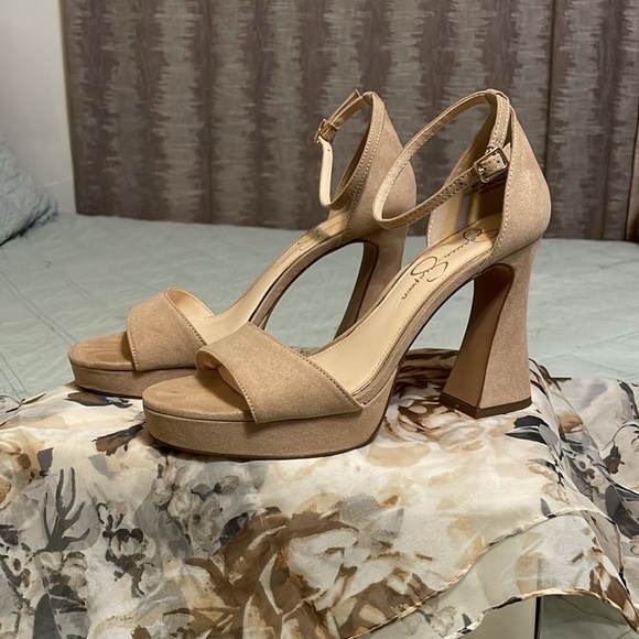 Jessica Simpson Suede Camel Platform Sandal | Size 8.5 🪶 - Picture 2 of 3